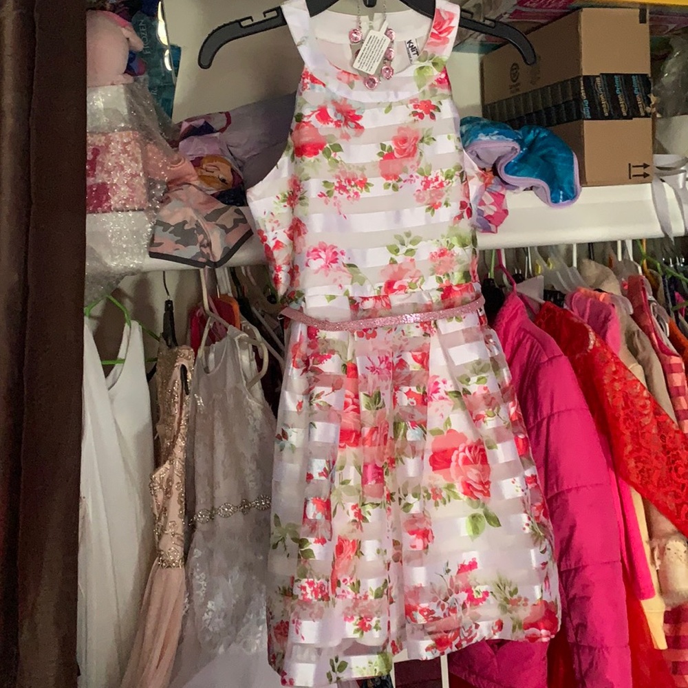 Girls flower dress with belt and necklace
